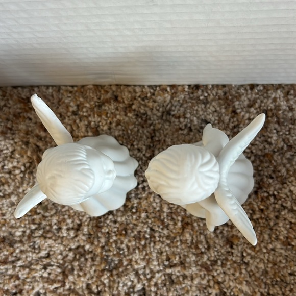 Giftco vintage kissing angel figurines.  Bisque porcelain. - Picture 5 of 5